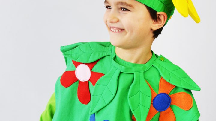 Il costume Prato Fiorito è colorato ed allegro… e per tutta la famiglia! Il cartamodello è composto da corpo, cappello e collare e ha 11 taglie da 2 anni fino ad adulti XL! Solo da Cucicucicoo Patterns!